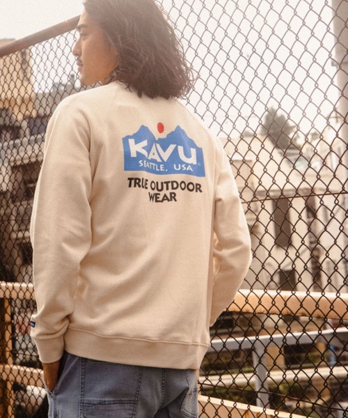 KAVU(カブー)の「【KAVU(カブー)】別注TRUE LOGO POCKET SWEAT(Tシャツ/カットソー・メンズ・ネイビー/アイボリー/マスタード・MEDIUM/LARGE)」の2枚目の写真