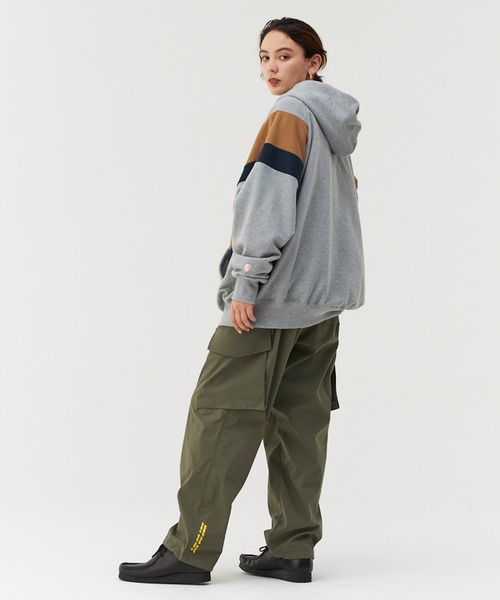 Not So Ape(ノットソーエイプ)の「ショルダースイッチ フーディ(パーカー・メンズ・ホワイト/ネイビー/グレー・MEDIUM/LARGE/X-LARGE)」の5枚目の写真