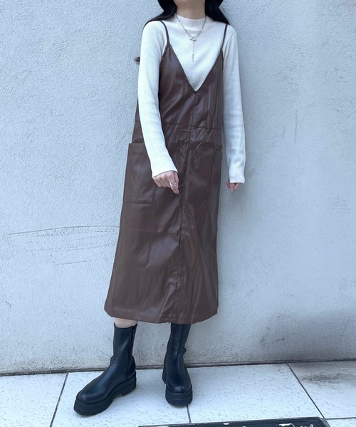 JUGLANS(ユグランス)の「☆ 存在感抜群。合皮キャミワンピース(ワンピース・レディース・ブラック/ベージュ/ブラウン・FREE)」の15枚目の写真