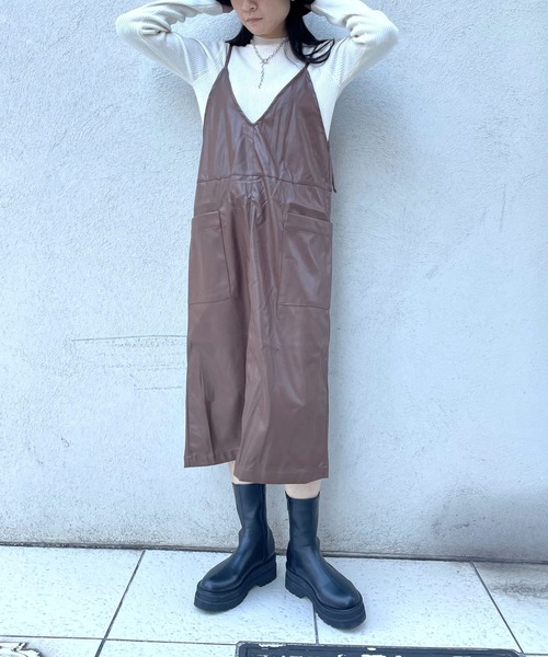 JUGLANS(ユグランス)の「☆ 存在感抜群。合皮キャミワンピース(ワンピース・レディース・ブラック/ベージュ/ブラウン・FREE)」の17枚目の写真