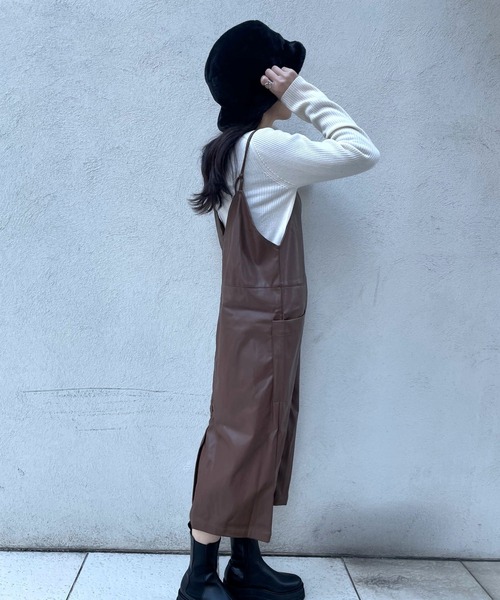 JUGLANS(ユグランス)の「☆ 存在感抜群。合皮キャミワンピース(ワンピース・レディース・ブラック/ベージュ/ブラウン・FREE)」の21枚目の写真