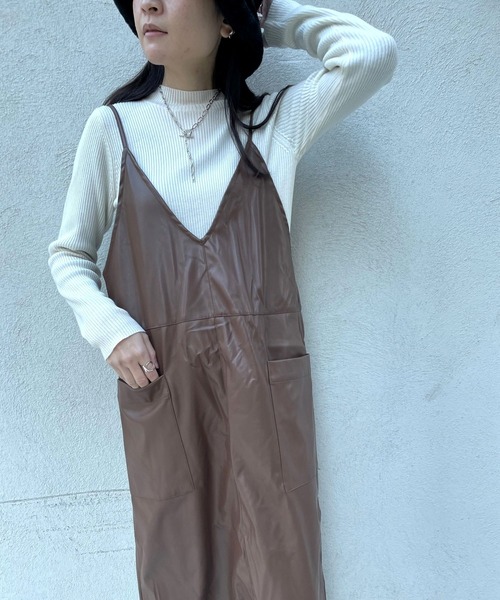 JUGLANS(ユグランス)の「☆ 存在感抜群。合皮キャミワンピース(ワンピース・レディース・ブラック/ベージュ/ブラウン・FREE)」の22枚目の写真