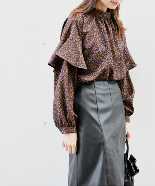 Brownie（ブラウニー）の「Brownie 小花柄袖ﾌﾘﾙﾌﾞﾗｳｽ（シャツ/ブラウス・レディース・ブラウン/ブラック/ネイビー・FREE）」の3枚目の写真