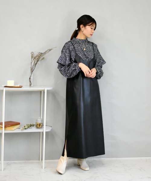 Brownie（ブラウニー）の「Brownie 小花柄袖ﾌﾘﾙﾌﾞﾗｳｽ（シャツ/ブラウス・レディース・ブラウン/ブラック/ネイビー・FREE）」の2枚目の写真