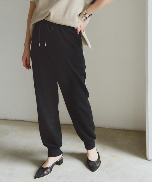 titivate(ティティベイト)の「スウェットジョガーパンツ(その他パンツ・レディース・アイボリー/ネイビー/ブラック・S/M/L)」の3枚目の写真