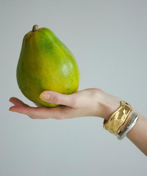 green label relaxing（グリーンレーベルリラクシング）の「【矢野未希子さん着用】 メタル ニュアンス ブレスレット（ブレスレット・レディース・シルバー/ゴールド・FREE）」の4枚目の写真