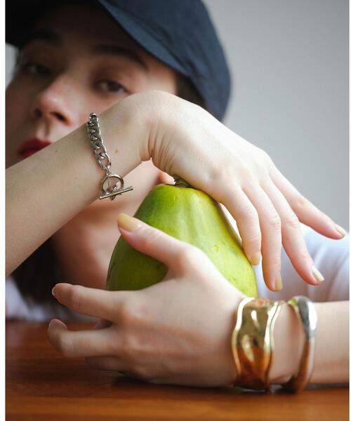 green label relaxing（グリーンレーベルリラクシング）の「【矢野未希子さん着用】 メタル ニュアンス ブレスレット（ブレスレット・レディース・シルバー/ゴールド・FREE）」の5枚目の写真