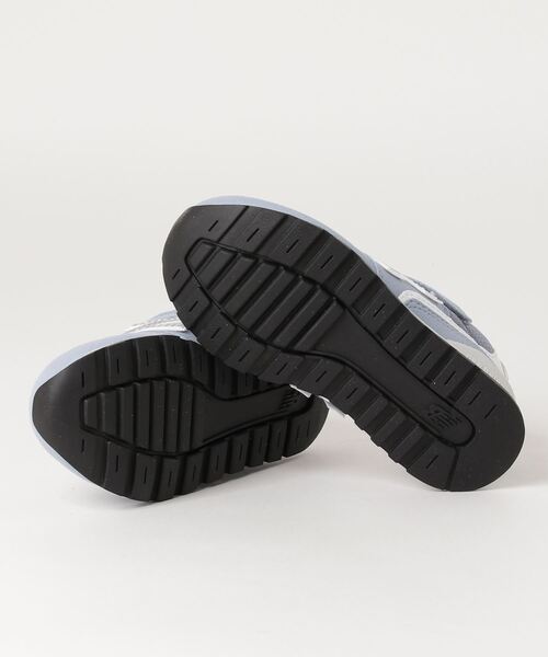 NEW BALANCE(ニューバランス)の「YV996(スニーカー・キッズ・ベージュ/レッド/ピンク/ブルーグレー・22.5cm/23.5cm/17.5cm/18.5cm/23.0cm/24.0cm/20.5cm/21.5cm/22.0cm/19.5cm/17.0cm/18.0cm/19.0cm/20.0cm/21.0cm)」の6枚目の写真