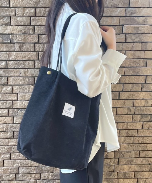 Loco Ocean(ロコオーシャン)の「コーデュロイ カラー アニマル柄 トートバッグ(トートバッグ・レディース・ブラック/オフホワイト/グリーン/A/B・ONE SIZE)」の2枚目の写真