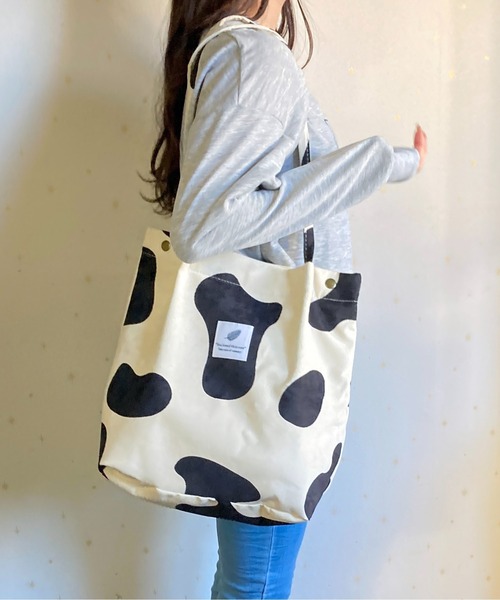 Loco Ocean(ロコオーシャン)の「コーデュロイ カラー アニマル柄 トートバッグ(トートバッグ・レディース・ブラック/オフホワイト/グリーン/A/B・ONE SIZE)」の7枚目の写真