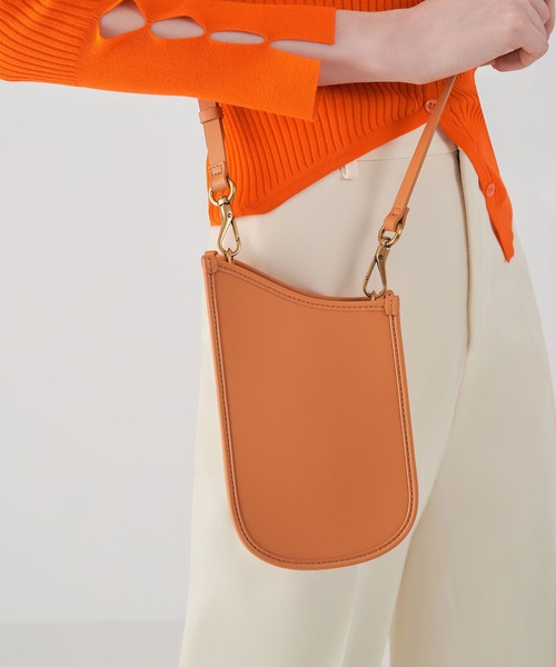 CHARLES & KEITH(チャールズ & キース)の「ビーズエンベリッシュド ストラップフォンポーチ / Bead-Embellished Strap Phone Pouch(ボディバッグ/ウエストポーチ・レディース・ブラウン系その他4/ブルーグリーン/オレンジ系その他2・XS)」の6枚目の写真