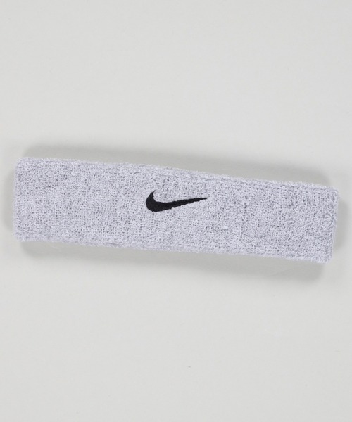 NIKE(ナイキ)の「【NIKE / ナイキ】スウォッシュロゴ ヘアバンド(ヘアバンド・メンズ・ワイン/グレー/トリコロール・ONESIZE)」の2枚目の写真