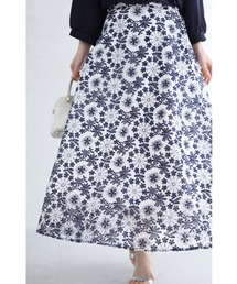 ベールに浮かぶ上品な花刺繍ロングスカート