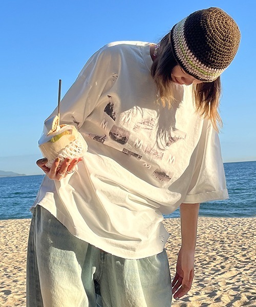 MASONPRINCE(メイソンプリンス)の「【MASONPRINCE】Oversized M logo & photo print TEE DT3116(Tシャツ/カットソー・メンズ・ホワイト/ブラック/レッド/ライトカーキ・S/M/L)」の8枚目の写真