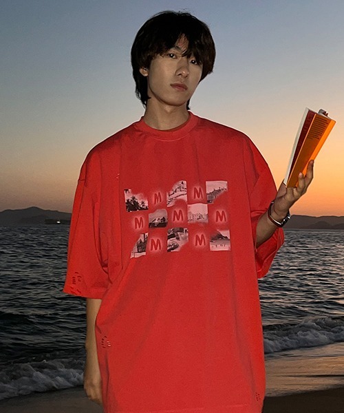 MASONPRINCE(メイソンプリンス)の「【MASONPRINCE】Oversized M logo & photo print TEE DT3116(Tシャツ/カットソー・メンズ・ホワイト/ブラック/レッド/ライトカーキ・S/M/L)」の15枚目の写真