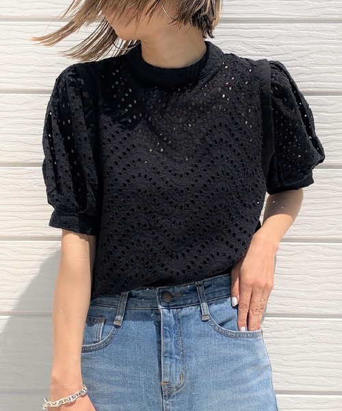 Q（キュー）の「カットレース5分袖ブラウス（シャツ/ブラウス・レディース・ブラック/アイボリー・MEDIUM）」の2枚目の写真