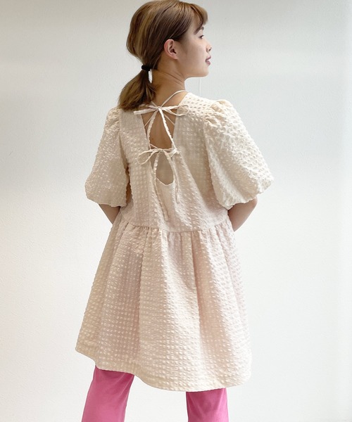 w closet（ダブルクローゼット）の「バックリボンパフスリーブチュニック（シャツ/ブラウス・レディース・アイボリー/ブラウン/ピンク/ブラック・FREE）」の7枚目の写真