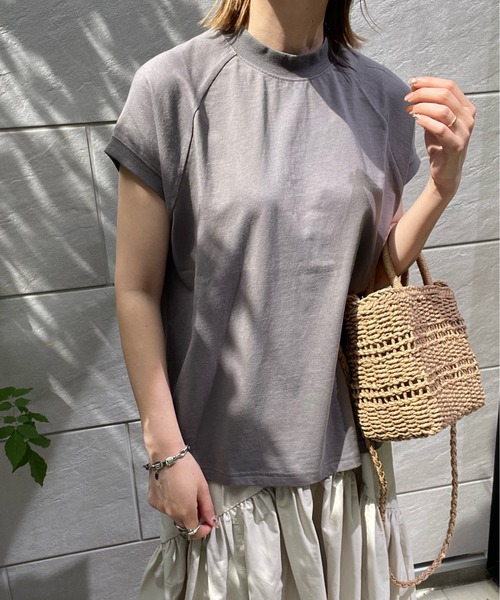 y/m by misato(イムバイミサト)の「コットンモックネックTシャツ(Tシャツ/カットソー・レディース・ホワイト/ブラック/ダークグレー・FREE)」の3枚目の写真