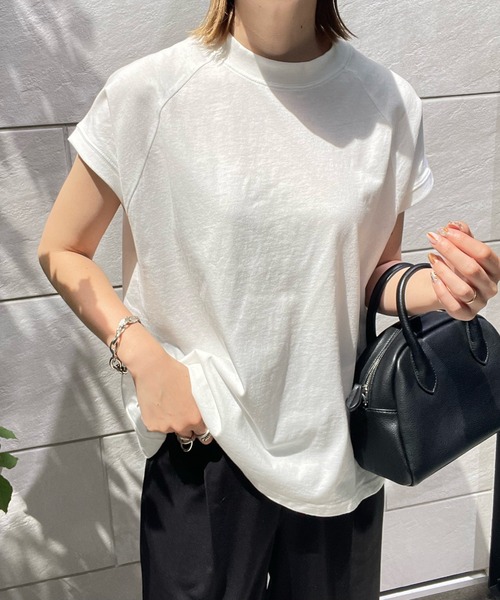 y/m by misato(イムバイミサト)の「コットンモックネックTシャツ(Tシャツ/カットソー・レディース・ホワイト/ブラック/ダークグレー・FREE)」の4枚目の写真