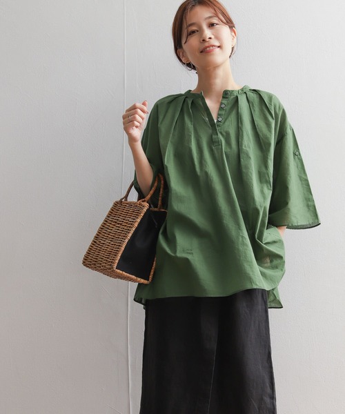 URBAN RESEARCH DOORS（アーバンリサーチドアーズ）の「コットンボイルタックワイドブラウス（シャツ/ブラウス・レディース・ネイビー/オフホワイト/オレンジ/グリーン・MEDIUM）」の12枚目の写真