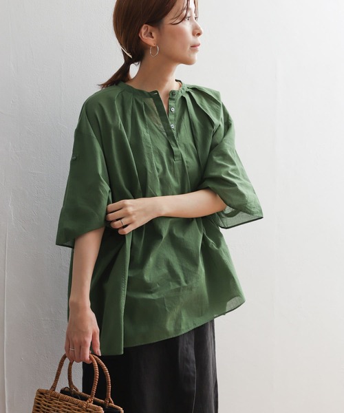 URBAN RESEARCH DOORS（アーバンリサーチドアーズ）の「コットンボイルタックワイドブラウス（シャツ/ブラウス・レディース・ネイビー/オフホワイト/オレンジ/グリーン・MEDIUM）」の20枚目の写真