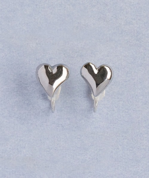 Phoebe（フィービィー）の「【金属アレルギー対応】【痛くないシリーズ】プランプハートミニライトフィットイヤリング（イヤリング・レディース・イエローゴールド/シルバー・FREE）」の2枚目の写真