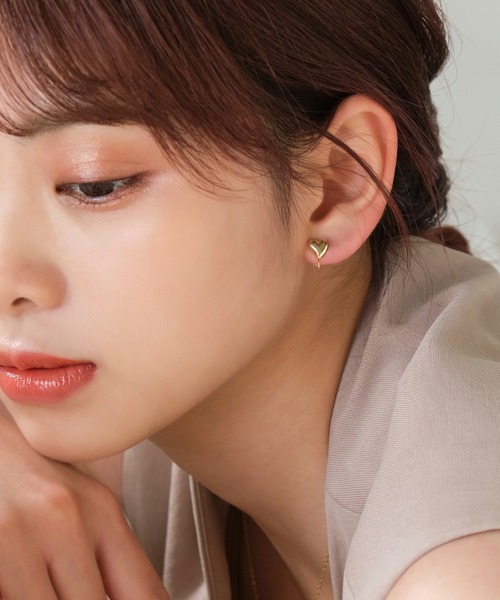 Phoebe（フィービィー）の「【金属アレルギー対応】【痛くないシリーズ】プランプハートミニライトフィットイヤリング（イヤリング・レディース・イエローゴールド/シルバー・FREE）」の3枚目の写真