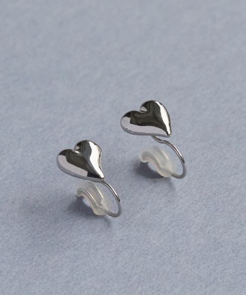 Phoebe（フィービィー）の「【金属アレルギー対応】【痛くないシリーズ】プランプハートミニライトフィットイヤリング（イヤリング・レディース・イエローゴールド/シルバー・FREE）」の6枚目の写真