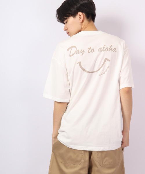 FUNALIVE(ファンアライブ)の「Sunsweet バックスマイルロゴ半袖Tシャツ(Tシャツ/カットソー・レディース・ホワイト系その他/ホワイト系その他5/ホワイト/ベージュ系その他/ブルー系その他/グレー系その他/ブルーグリーン/チャコール/ホワイト系その他2/ホワイト系その他3/ホワイト系その他4/ホワイト系その他6/ベージュ系その他2/ベージュ系その他3/ベージュ系その他5/ブルー系その他2/ブルー系その他3/ブルー系その他4/ブルー系その他5/ベージュ系その他6/ベージュ系その他4/グレイッシュベージュ・L/M)」の2枚目の写真