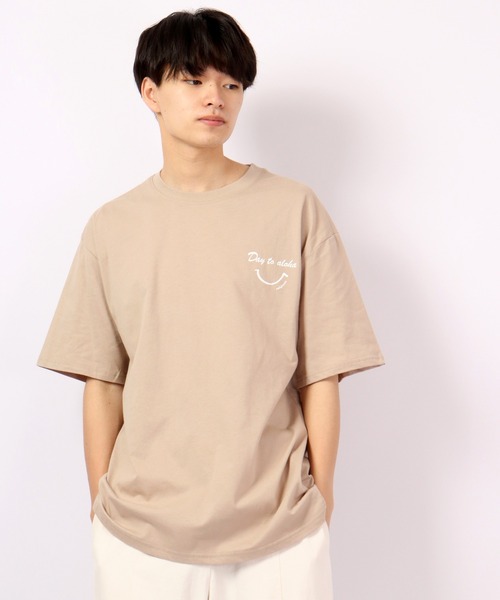 FUNALIVE(ファンアライブ)の「Sunsweet バックスマイルロゴ半袖Tシャツ(Tシャツ/カットソー・レディース・ホワイト系その他/ホワイト系その他5/ホワイト/ベージュ系その他/ブルー系その他/グレー系その他/ブルーグリーン/チャコール/ホワイト系その他2/ホワイト系その他3/ホワイト系その他4/ホワイト系その他6/ベージュ系その他2/ベージュ系その他3/ベージュ系その他5/ブルー系その他2/ブルー系その他3/ブルー系その他4/ブルー系その他5/ベージュ系その他6/ベージュ系その他4/グレイッシュベージュ・L/M)」の11枚目の写真