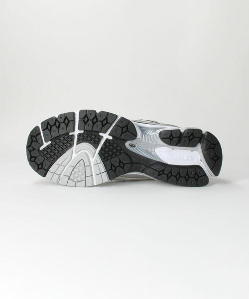 NEW BALANCE（ニューバランス）の「【国内exclusive】 ＜New Balance＞ M 1906RI/スニーカー（スニーカー・メンズ・シルバー・25.5cm/26cm/26.5cm/27cm/27.5cm/28cm/28.5cm/29cm）」の2枚目の写真