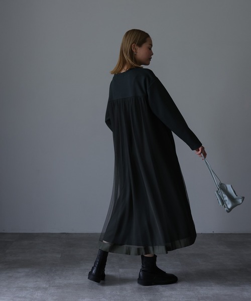 HERENCIA(ヘレンチア)の「フロント&バックチュール ロングスリーブ デザイン ワンピース(ドレス・レディース・ダークカーキ/ブラック・MEDIUM/LARGE)」の3枚目の写真