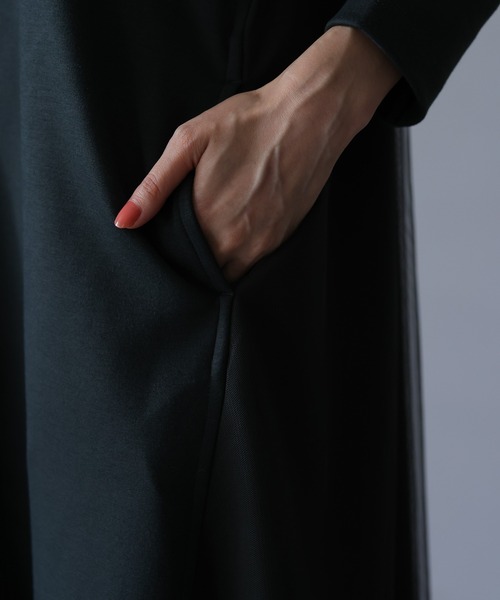 HERENCIA(ヘレンチア)の「フロント&バックチュール ロングスリーブ デザイン ワンピース(ドレス・レディース・ダークカーキ/ブラック・MEDIUM/LARGE)」の6枚目の写真