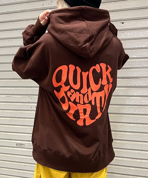 SPINNS（スピンズ）の「HEARTバックプリントロゴ 裏毛パーカー（パーカー・レディース・オートミール/ブラック/ブラウン/レッド/オフホワイト・ONESIZE）」の3枚目の写真