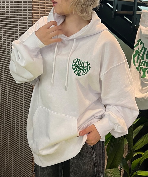 SPINNS（スピンズ）の「HEARTバックプリントロゴ 裏毛パーカー（パーカー・レディース・オートミール/ブラック/ブラウン/レッド/オフホワイト・ONESIZE）」の10枚目の写真