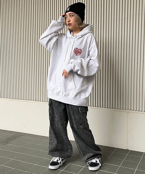 SPINNS（スピンズ）の「HEARTバックプリントロゴ 裏毛パーカー（パーカー・レディース・オートミール/ブラック/ブラウン/レッド/オフホワイト・ONESIZE）」の11枚目の写真