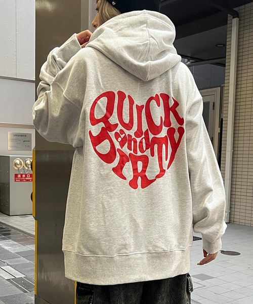 SPINNS（スピンズ）の「HEARTバックプリントロゴ 裏毛パーカー