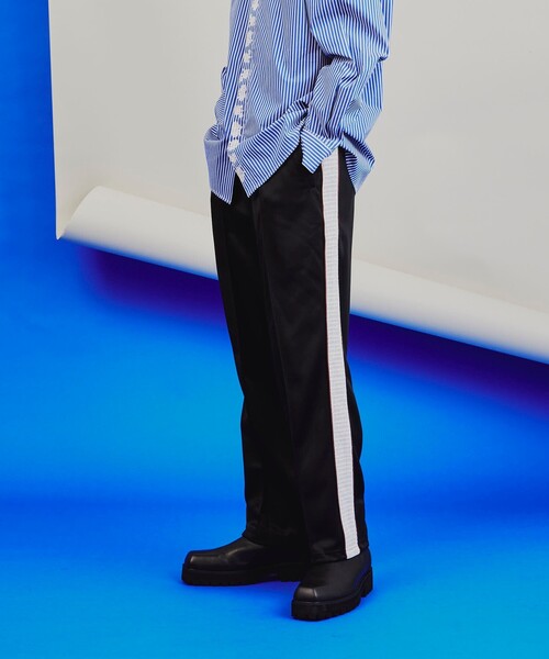 tk.TAKEO KIKUCHI(ティーケータケオキクチ)の「◆ラッセルテープトラックパンツ(その他パンツ・メンズ・ブラック/ダークグリーン/ダークブラウン・01/02/03)」の1枚目の写真