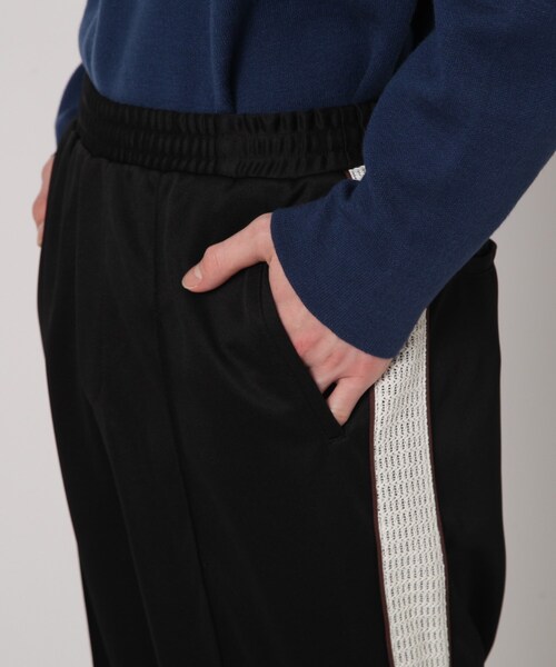 tk.TAKEO KIKUCHI(ティーケータケオキクチ)の「◆ラッセルテープトラックパンツ(その他パンツ・メンズ・ブラック/ダークグリーン/ダークブラウン・01/02/03)」の8枚目の写真