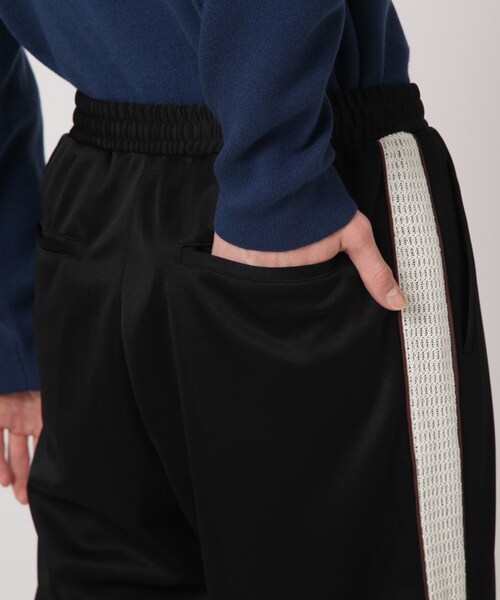 tk.TAKEO KIKUCHI(ティーケータケオキクチ)の「◆ラッセルテープトラックパンツ(その他パンツ・メンズ・ブラック/ダークグリーン/ダークブラウン・01/02/03)」の9枚目の写真