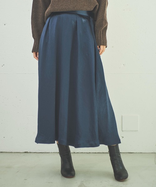OUTERSUNSET（アウターサンセット）の「tuck satin skirt（スカート・レディース・ネイビー/ブラウン・SMALL/MEDIUM）」の2枚目の写真