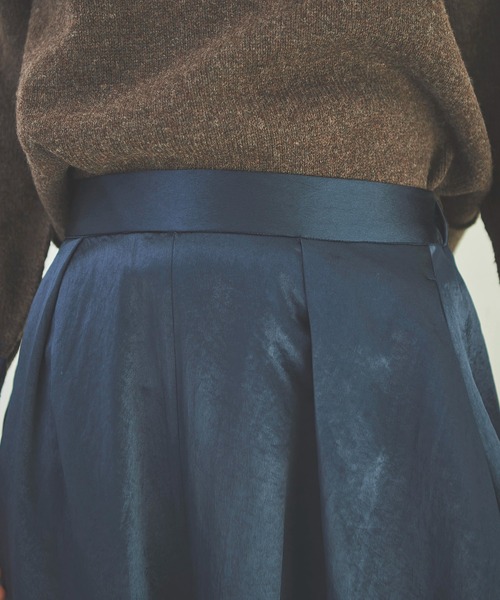 OUTERSUNSET（アウターサンセット）の「tuck satin skirt（スカート・レディース・ネイビー/ブラウン・SMALL/MEDIUM）」の19枚目の写真