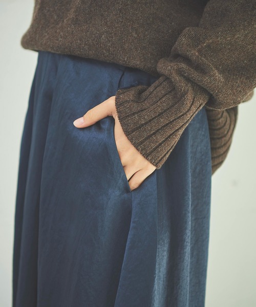 OUTERSUNSET（アウターサンセット）の「tuck satin skirt（スカート・レディース・ネイビー/ブラウン・SMALL/MEDIUM）」の18枚目の写真