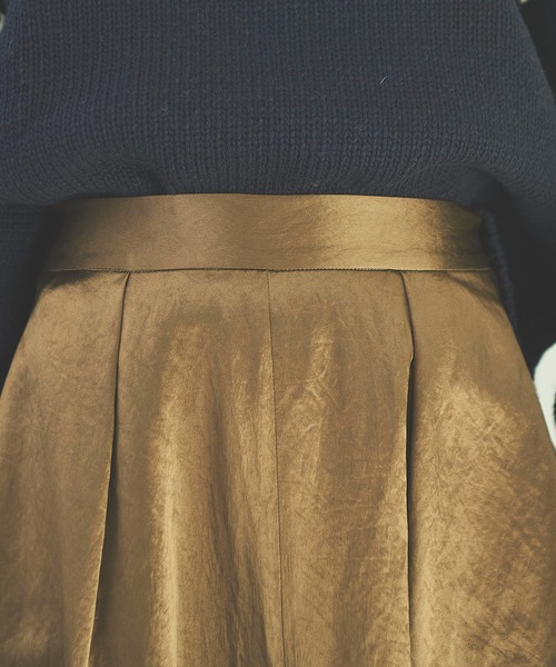OUTERSUNSET（アウターサンセット）の「tuck satin skirt（スカート・レディース・ネイビー/ブラウン・SMALL/MEDIUM）」の7枚目の写真