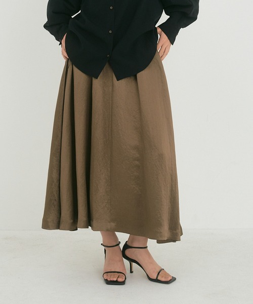 OUTERSUNSET（アウターサンセット）の「tuck satin skirt（スカート・レディース・ネイビー/ブラウン・SMALL/MEDIUM）」の3枚目の写真