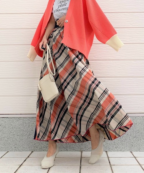 Q(キュー)の「サイドラインメモリーチェックボリュームスカート(スカート・レディース・ブルー系その他/ブラウン系その他/オレンジ系その他/ネイビー系/ベージュ系その他/マルチ・MEDIUM)」の3枚目の写真