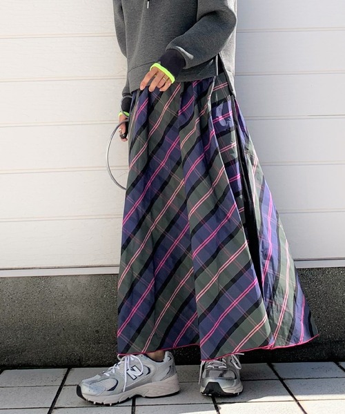 Q(キュー)の「サイドラインメモリーチェックボリュームスカート(スカート・レディース・ブルー系その他/ブラウン系その他/オレンジ系その他/ネイビー系/ベージュ系その他/マルチ・MEDIUM)」の4枚目の写真