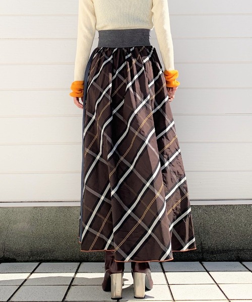 Q(キュー)の「サイドラインメモリーチェックボリュームスカート(スカート・レディース・ブルー系その他/ブラウン系その他/オレンジ系その他/ネイビー系/ベージュ系その他/マルチ・MEDIUM)」の8枚目の写真