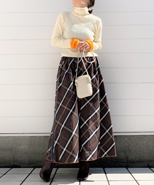 Q(キュー)の「サイドラインメモリーチェックボリュームスカート(スカート・レディース・ブルー系その他/ブラウン系その他/オレンジ系その他/ネイビー系/ベージュ系その他/マルチ・MEDIUM)」の11枚目の写真