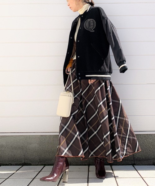 Q(キュー)の「サイドラインメモリーチェックボリュームスカート(スカート・レディース・ブルー系その他/ブラウン系その他/オレンジ系その他/ネイビー系/ベージュ系その他/マルチ・MEDIUM)」の12枚目の写真